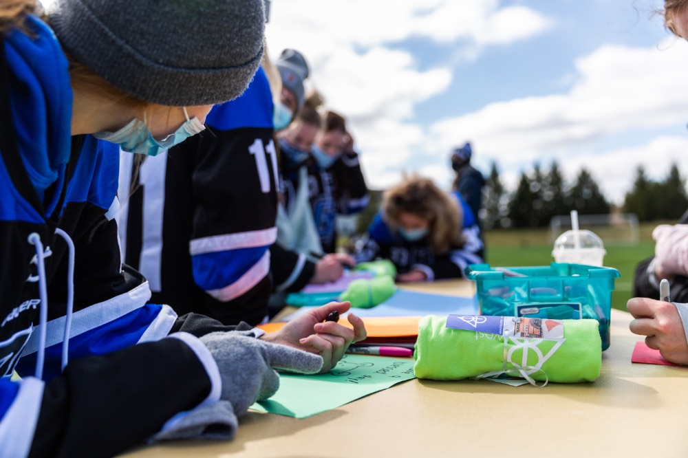 April Field Day 2021: Women's Ice Hockey creating cards for children's hospital
